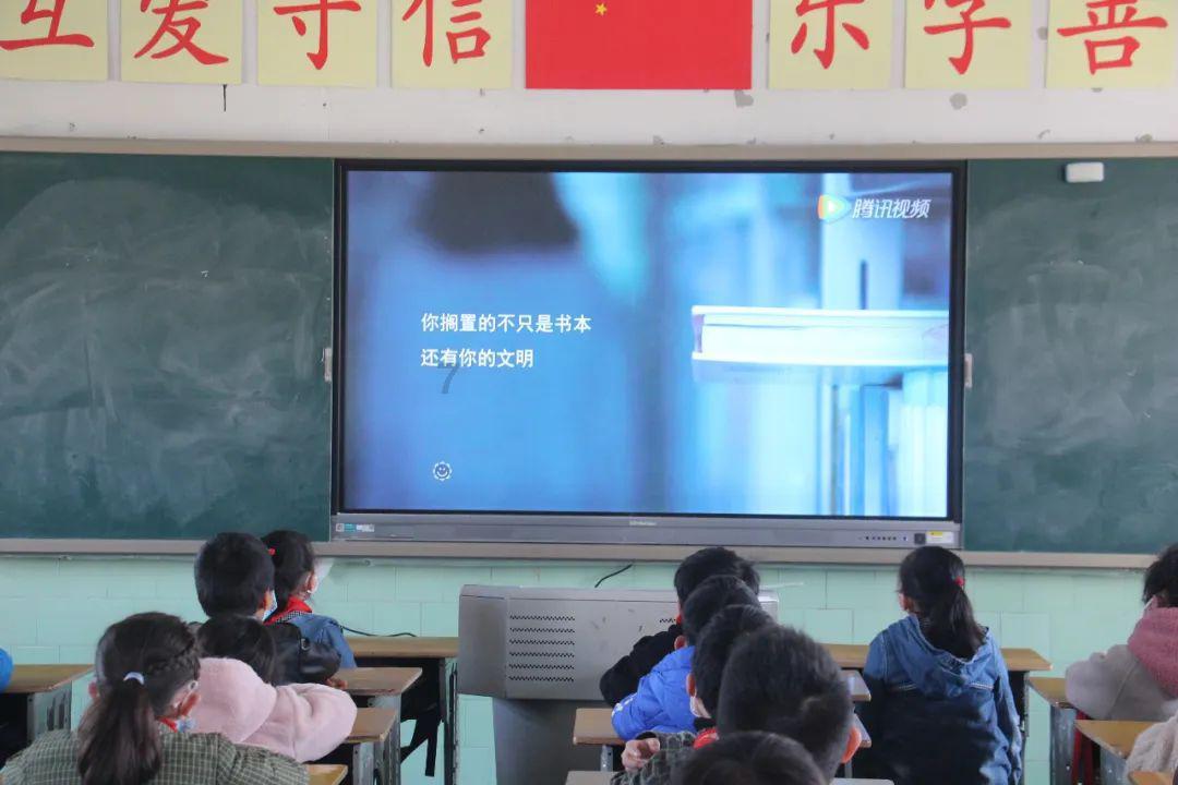 女管家逃脱记